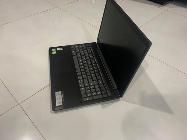 Laptop Lenovo Ideapad S145 15IWL i3 8145U/4GB/256GB/2GB MX110/Win10 (81MV00SXVN)