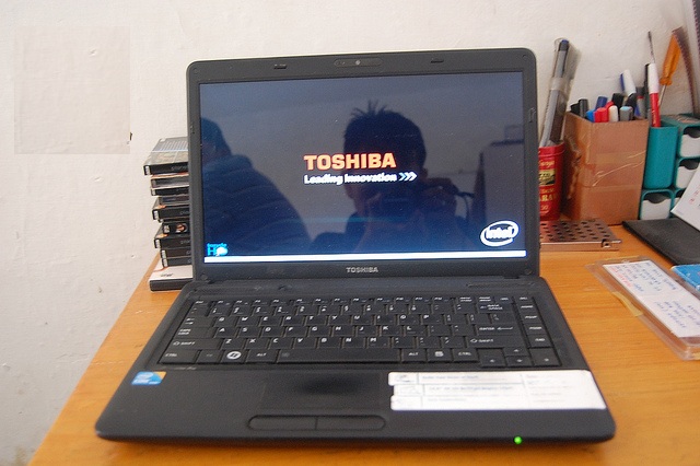 Laptop Toshiba C640 i5-560M/4G/160G/VGA ON Máy đẹp, giá rẻ