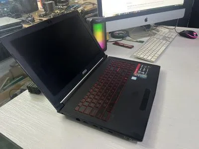 MSI GL62M 7RDX: Core i7 7700HQ/8GB/SSD512TB/VGA GTX 1050 4GB/15.6-Inch Full HD..!