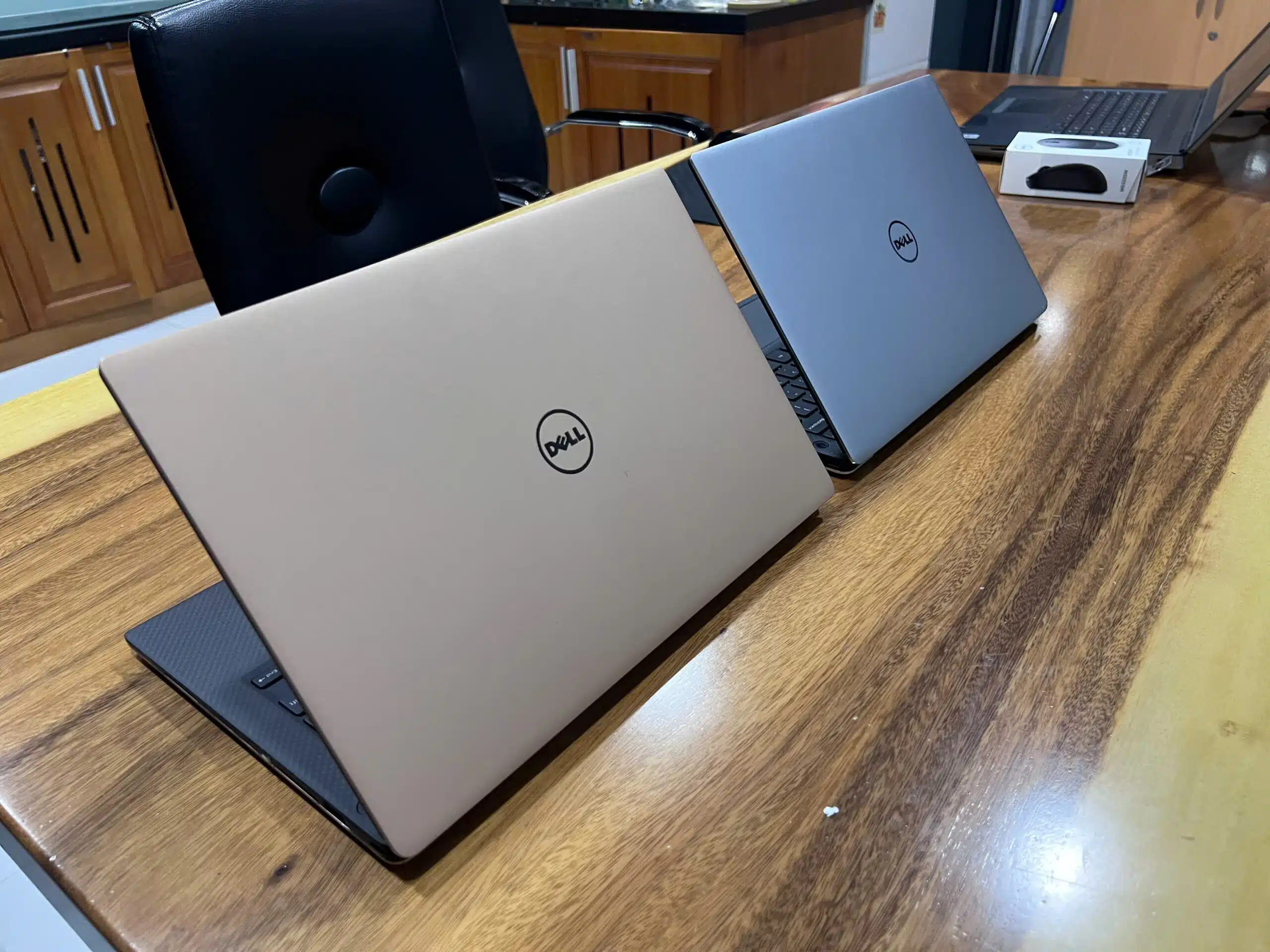 Dell XPS 13- 9360/ Core i5- 8250U/ RAM 8GB/ SSD 256GB/ Màn 13.3” FHD IPS