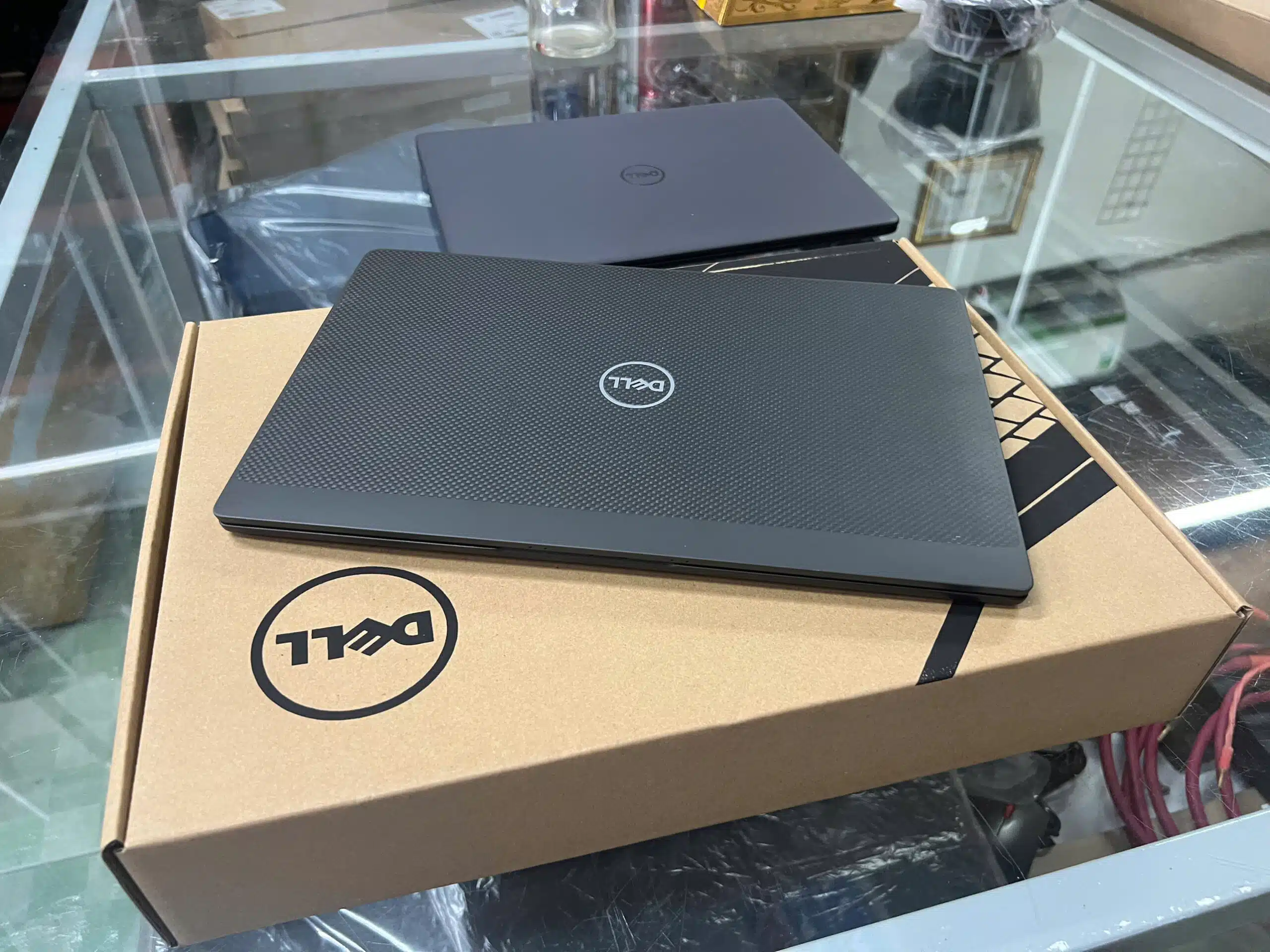 Dell Latitude 7410 cacbon i7-10610U Ram 8Gb SSD 256GB 14inch Full HD