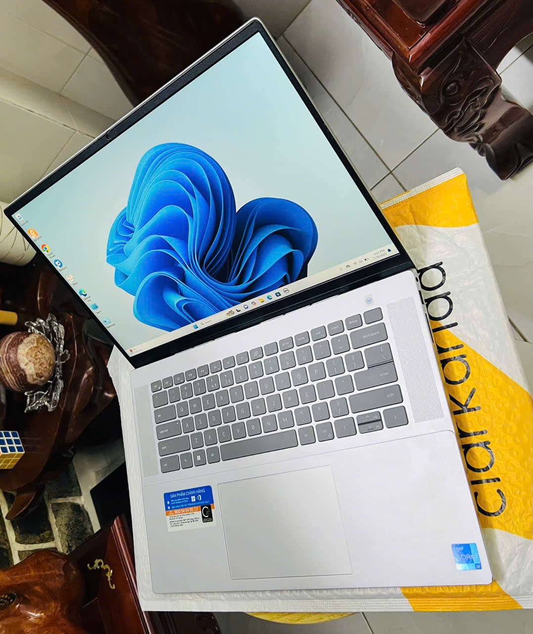 Dell Inspiron 5620 Core i7 1260P RAM 16GB SSD 512GB VGA Iris Xe Graphics Màn 16 inch FHD+ - Ảnh 2