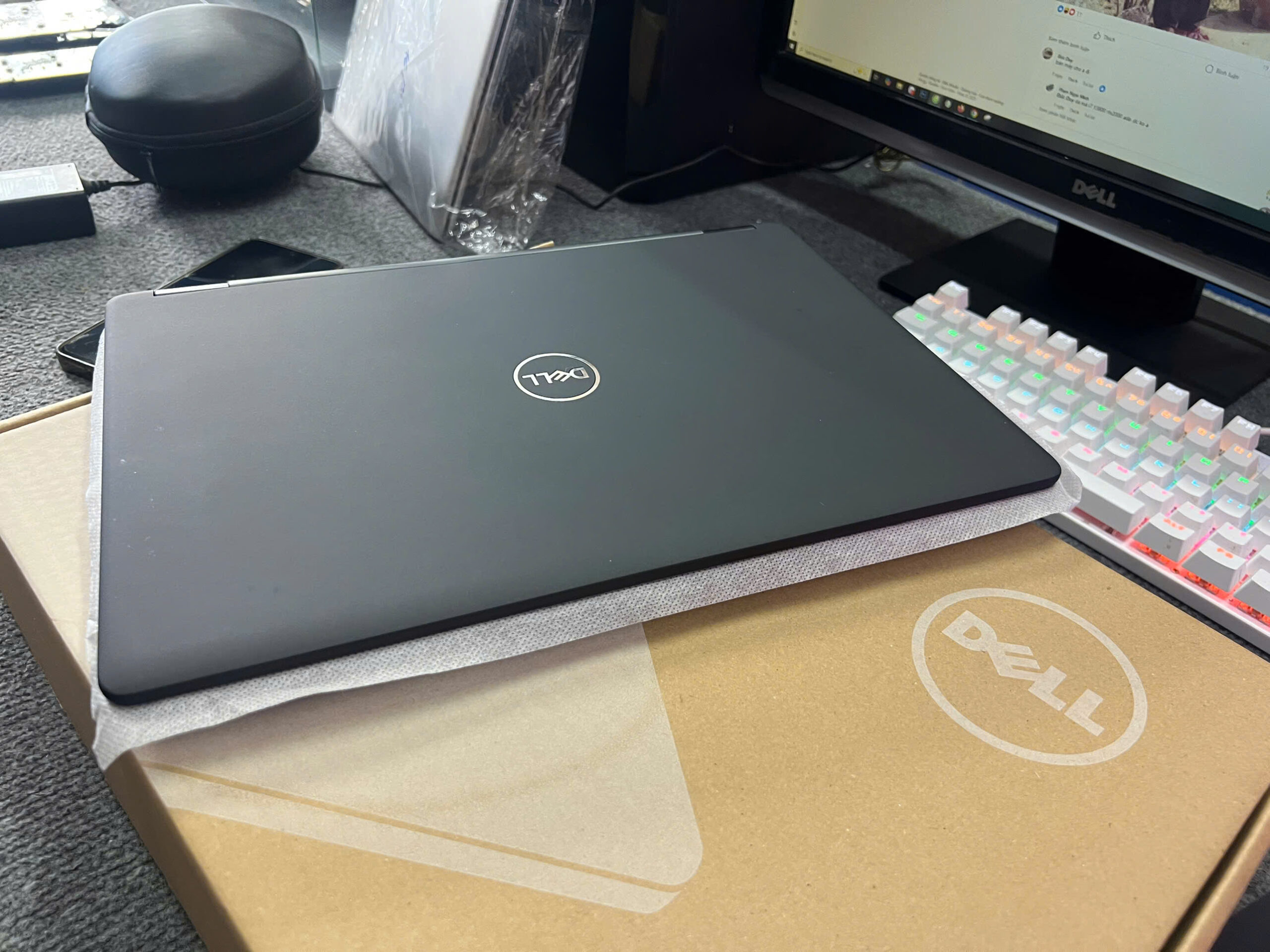 Laptop Dell Latitude 5490 (Core i7-8650U / RAM 8GB / SSD 256GB / 14 inch FullHD) / WL + BT / Webcam HD / Win 10 Pro - Like New - Ảnh 5
