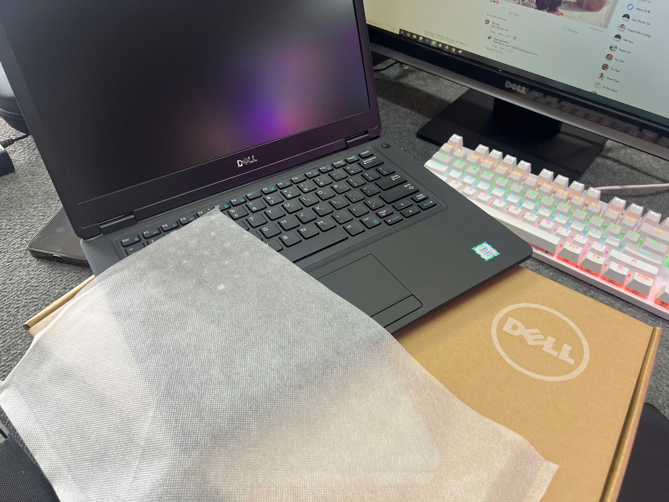 Laptop Dell Latitude 5490 (Core i7-8650U / RAM 8GB / SSD 256GB / 14 inch FullHD) / WL + BT / Webcam HD / Win 10 Pro - Like New - Ảnh 3