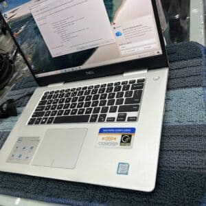 Laptop Dell Inspiron 7570: Core i5-8250U | 8GB | SSD 128GB + 1TB HDD | 15.6" FHD